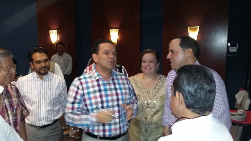 El alcalde de Culiacan aprovecha eventos para impulsar su imagen en todo el estado