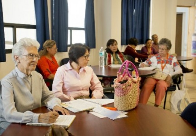 Invitan a abuelos a la universidad..
