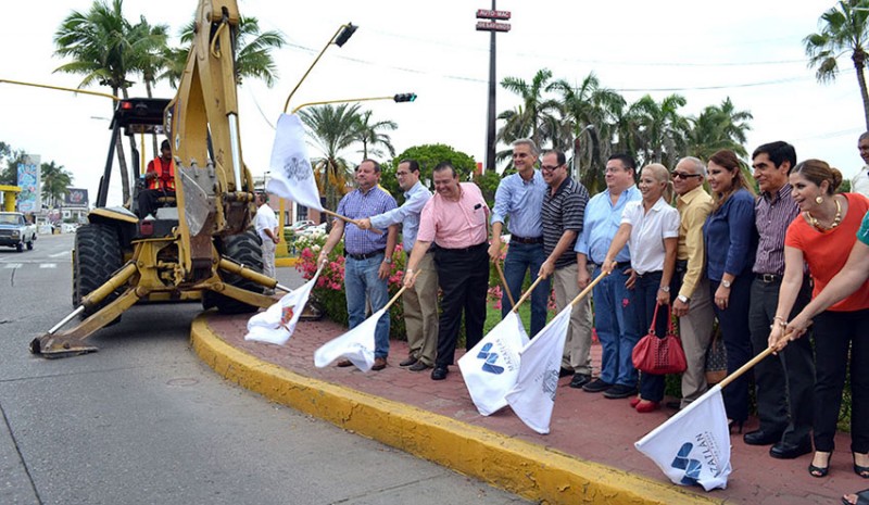 Inician trabajos de regeneración Vial y mejoramiento de la Zona Dorada en Mazatlán.