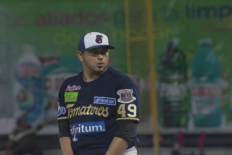 Chava Valdez al inaugural de los Tomateros