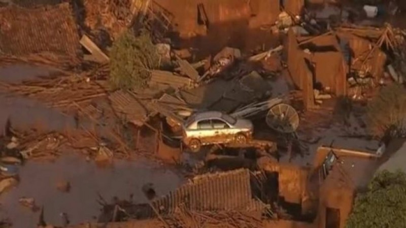 Al menos 17 muertos por la ruptura de una presa en Brasil