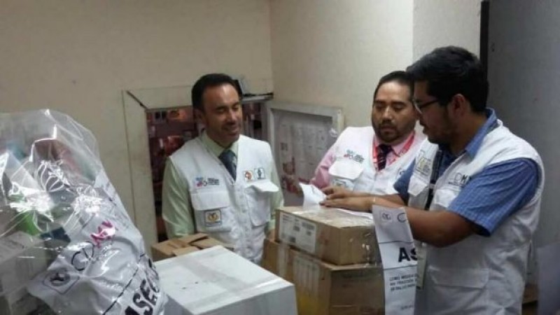 Aseguran 900 kilos de medicamentos en farmacia de Iztapalapa