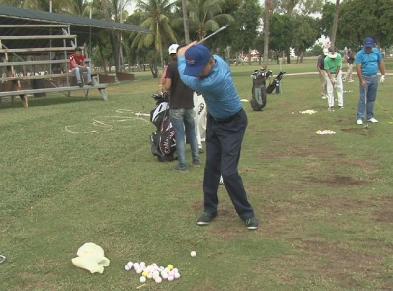 Manuel Cardenas fabrica Primer Hole One