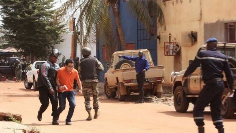 Liberan a 80 de las 170 personas retenidas en hotel de Mali