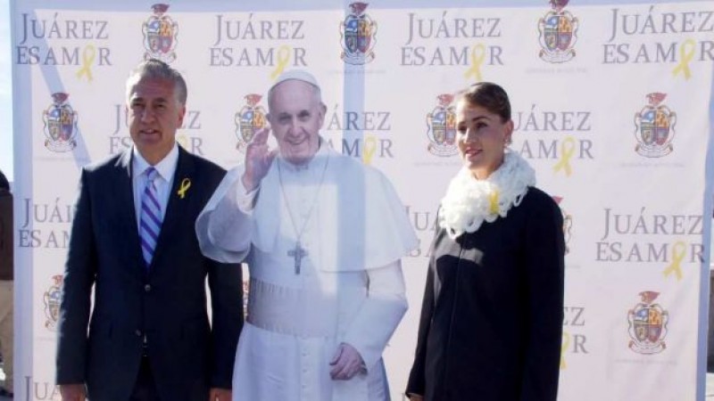 Ayuntamiento de Cd Juárez abre libro de mensajes para el Papa