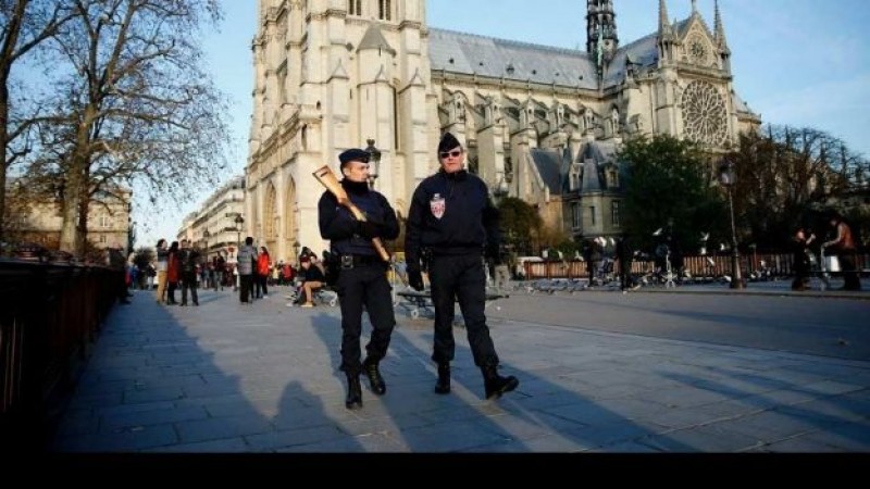 Encuentran un cinturón de explosivos al sur de París