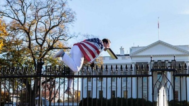 Brincan a los jardines de la Casa Blanca cuando Obama celebraba Acción de Gracias