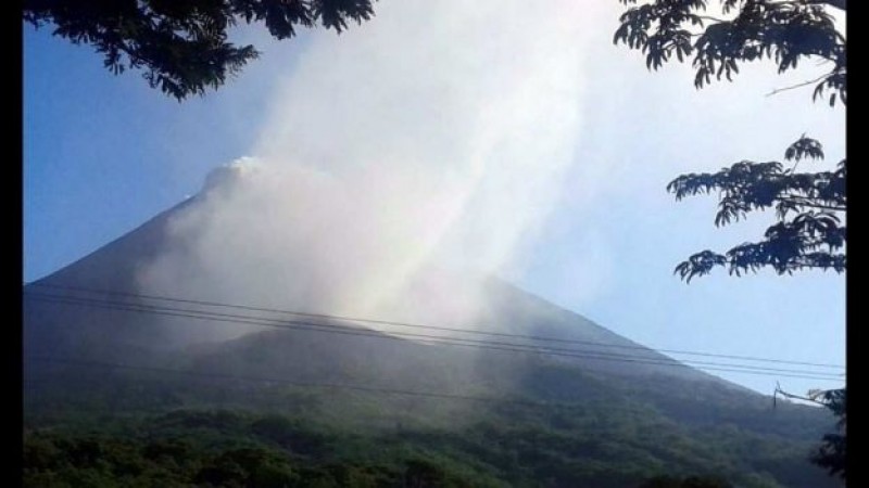 Volcán nicaragüense Momotombo entra en erupción después de 110 años