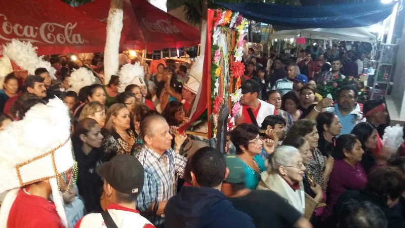 Miles celebran a la virgen de Guadalupe