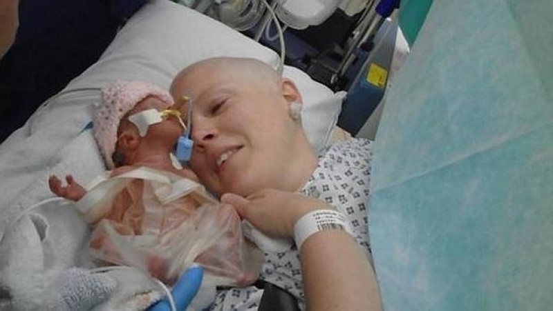 Muere el bebé de Heidi Loughlin, la madre inglesa con cáncer que retrasó la quimioterapia para tenerlo