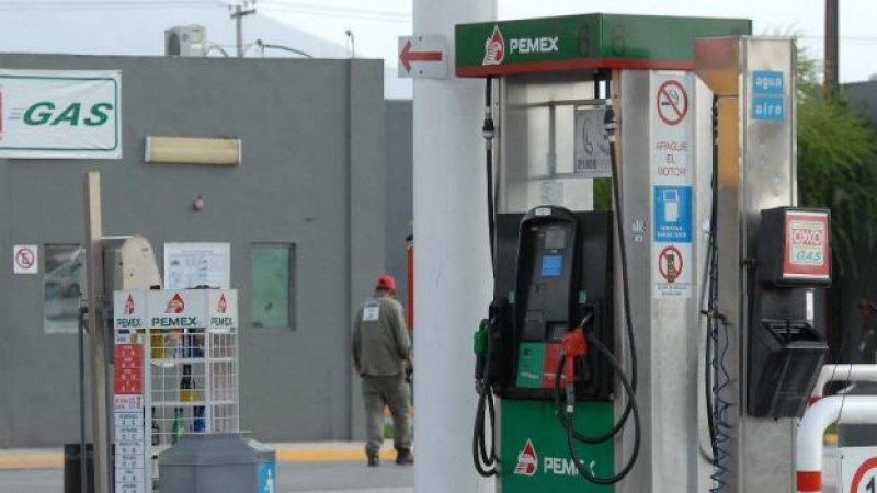 La gasolina baja de precio en enero: SHCP