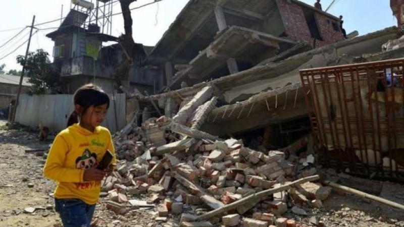 Sube a 10 la cifra de muertos por terremoto en India y Bangladesh