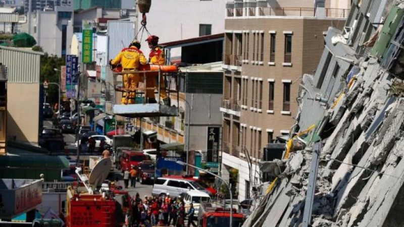 Aumenta a 38 la cifra de muertos por sismo en Taiwán