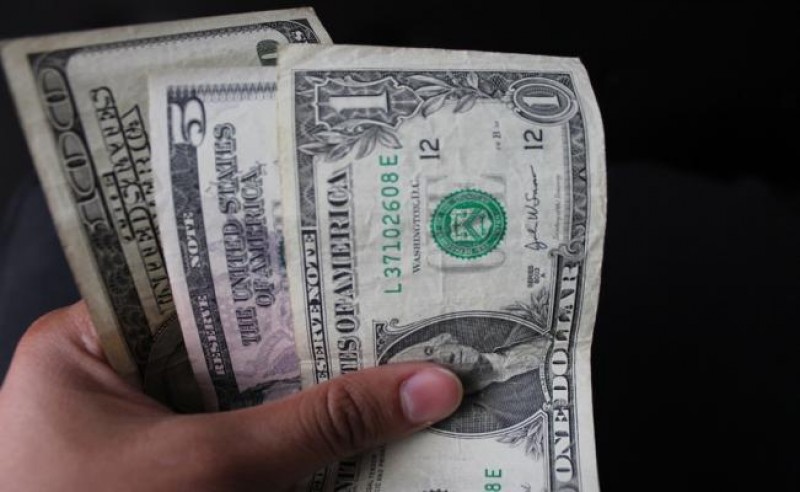 Dólar a menudeo se dispara a $19.40