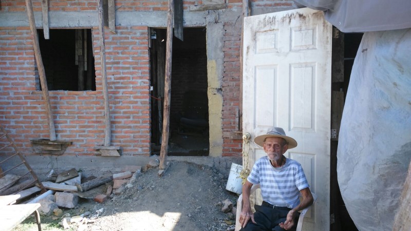 Arrancan programa de techo firme en colonias populares.