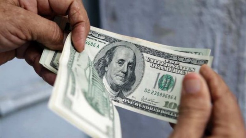 Sigue recuperación del peso; bancos venden el dólar en 18.40