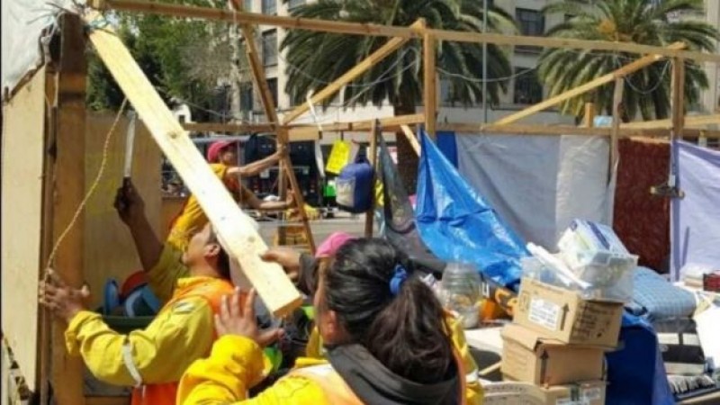Retiran carpas de la CNTE en Monumento a la Revolución