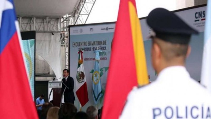 Trabajar de manera coordinada pide Osorio Chong a las corporaciones policíacas