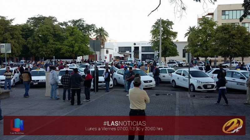 Taxistas se manifiestan