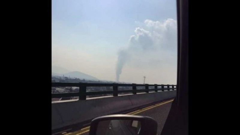 Se incendia fábrica de cartón en San Bartolo Tenayuca, Edomex