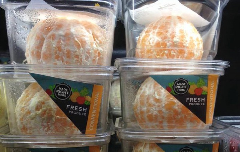Esta nueva forma de vender naranjas causó indignación en redes