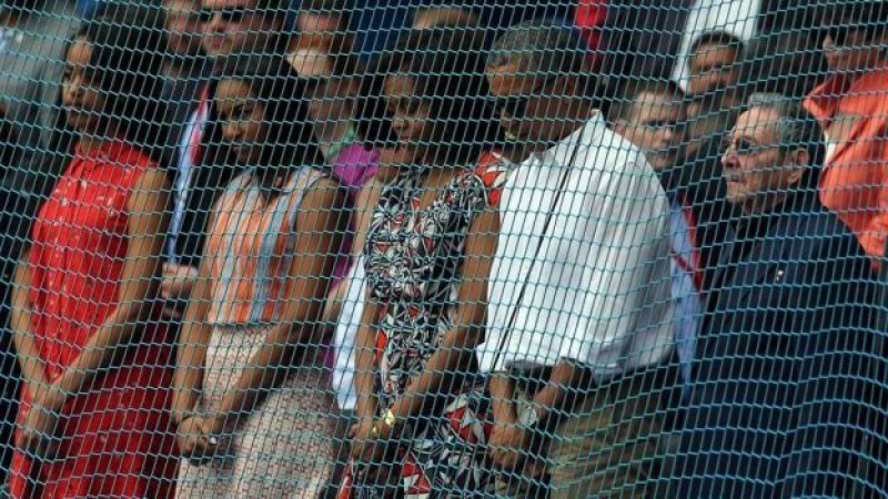 Obama y Raúl Castro presencian amistoso de beisbol entre Cuba y EU