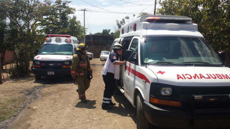 Evacuan a empleados de fábrica de hielo por fuga de amoniaco.