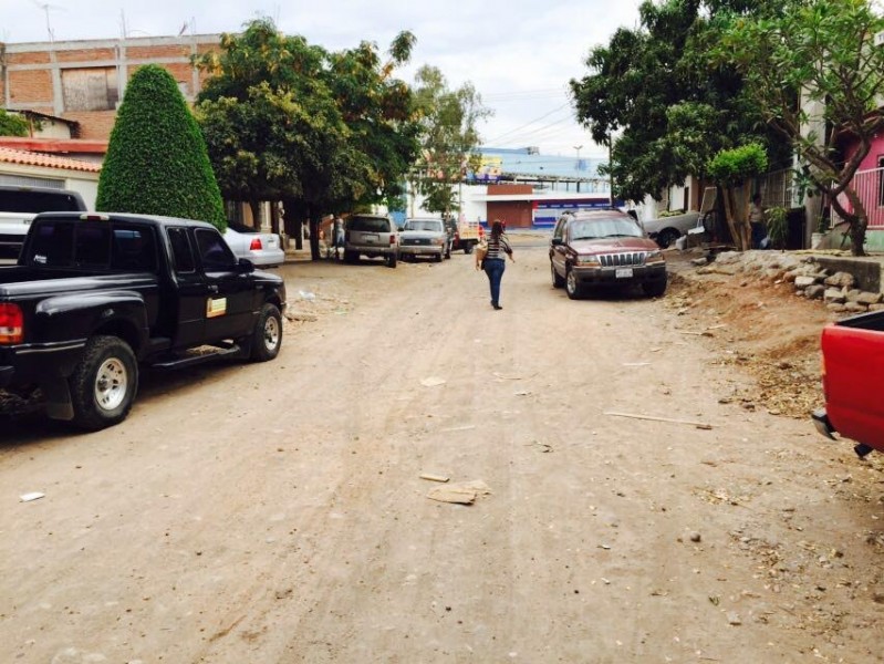 Exigen al Ayuntamiento se cumpla con la realización de la pavimentación de vialidad en la Col. Libertad