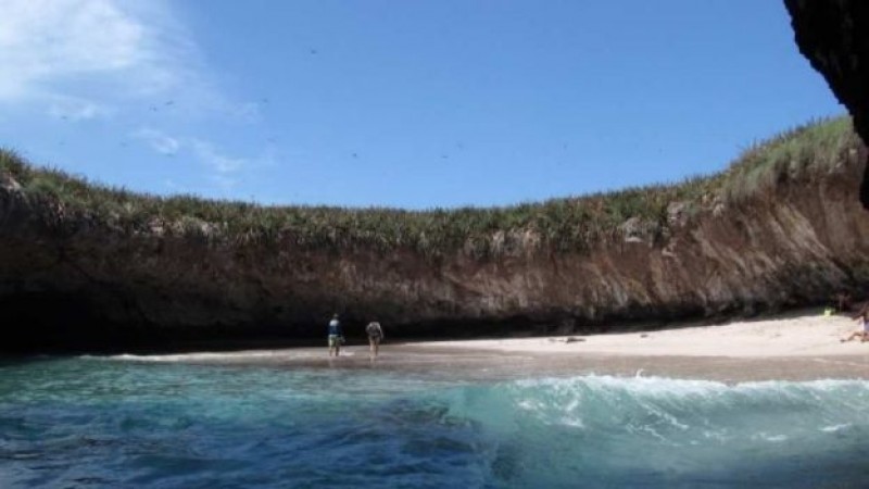 Cierran la playa del amor en Puerto Vallarta