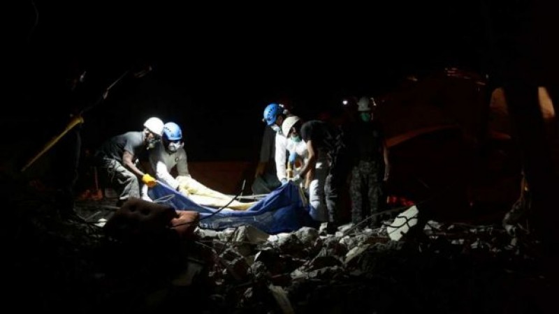 Sigue esperanza de hallar sobrevivientes 4 días después del terremoto en Ecuador