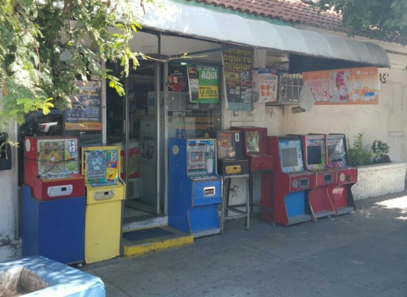 Asegura la PGR en Culiacán 28 máquinas tragamonedas