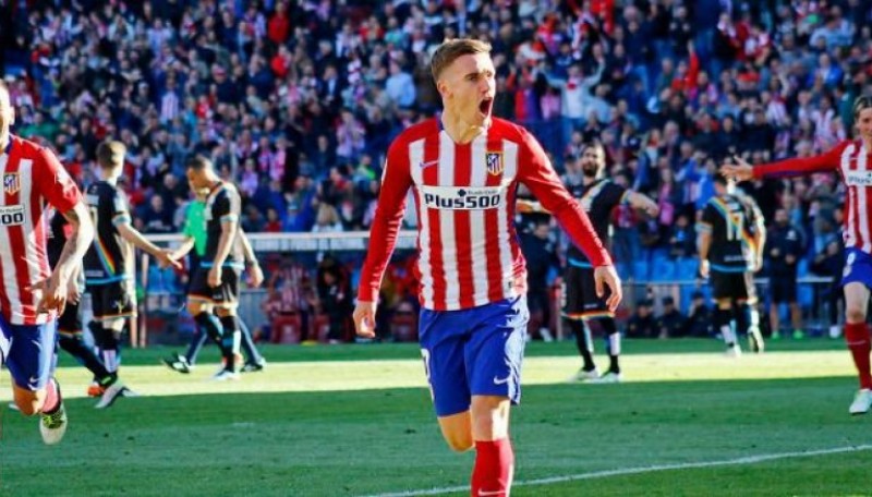 Atlético de Madrid al liderato en España al vencer a Rayo Vallecano 1-0