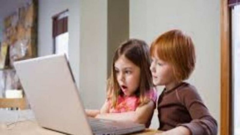 Arzobispo de Monterrey pide prohibir Facebook a niños