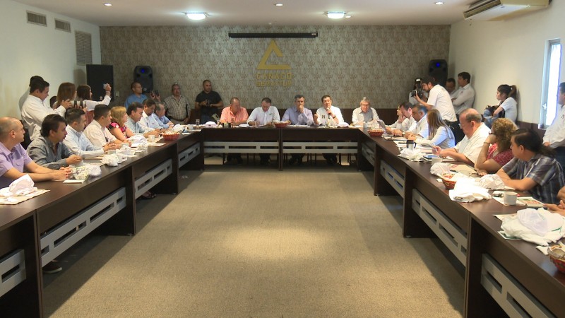 Quirino Ordaz se reúne con empresarios de Los Mochis