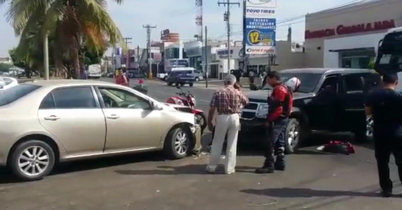 Chocan de frente dos vehículos en la Ejército Mexicano.