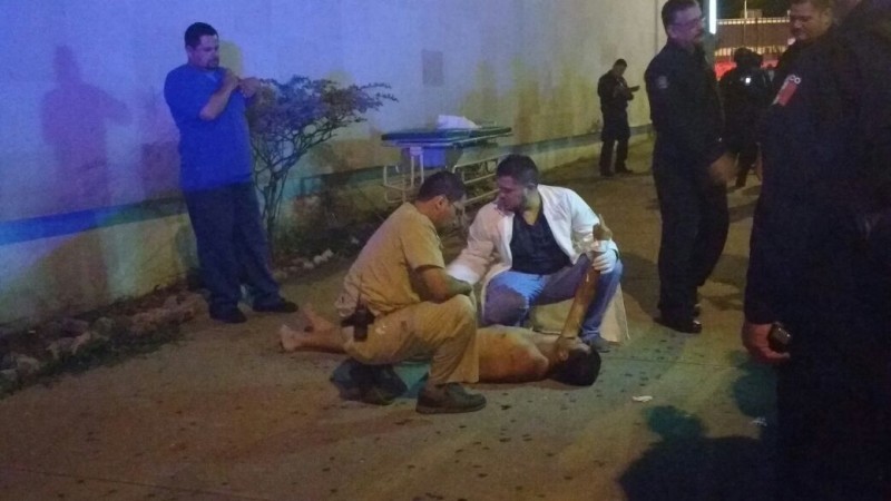 Se avienta de una barda de más de 10 metros