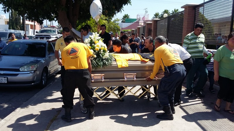 Despiden con honores al joven voluntario de Proteccion civil