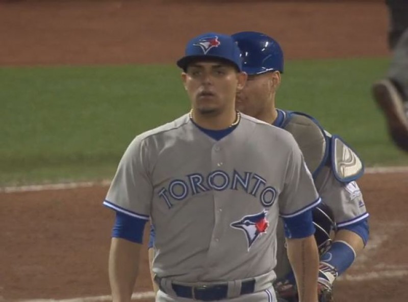 Roberto Osuna va sobre marca de Joakim Soria