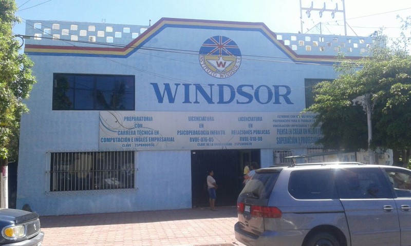 Alumnas y padres de familia del Windsor piden intervención de autoridades