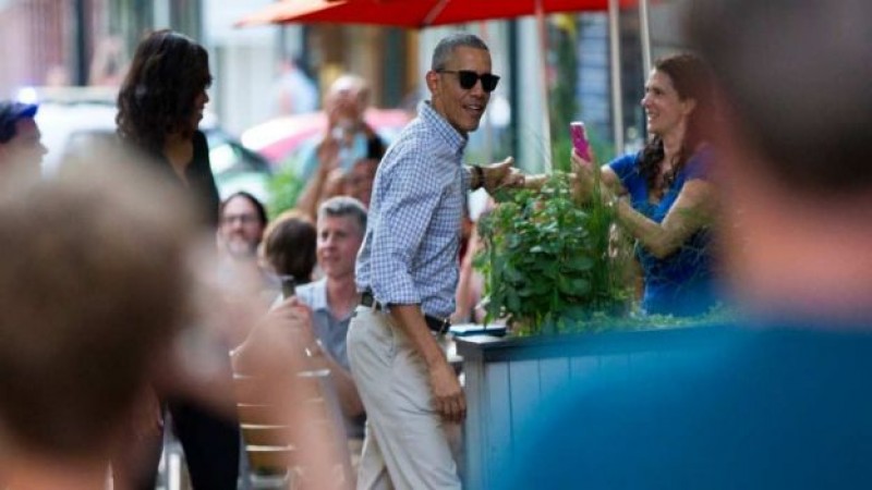 Barack Obama y su esposa cenan en restaurante mexicano