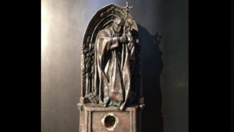 Roban reliquia del papa Juan Pablo II