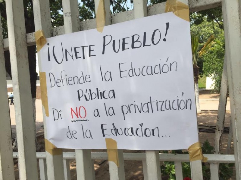 Profesores cesados dicen que no hay respuesta favorable