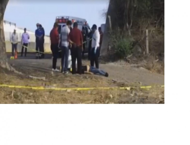 Encuentran a mujer muerta por la maxipista.