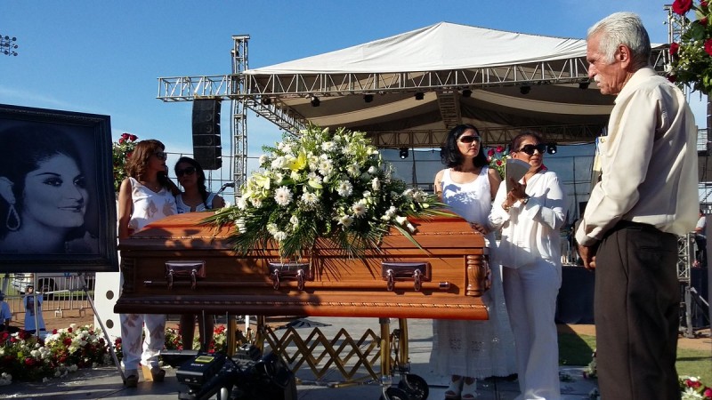 El ultimo adiós para Chayito Valdez