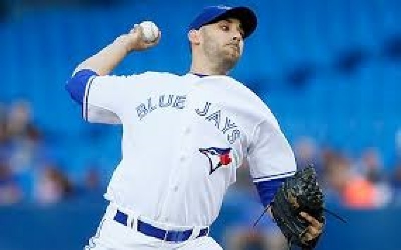 Marco Estrada saca la cara por los Mexicanos