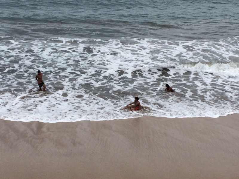 6 personas fueron rescatadas de ahogarse en el mar éste domingo.