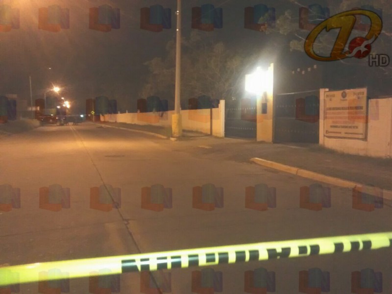 Dejan cuerpo encintado en el Alameda