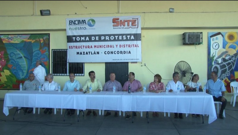 Toman protesta a estructuras de Encima.