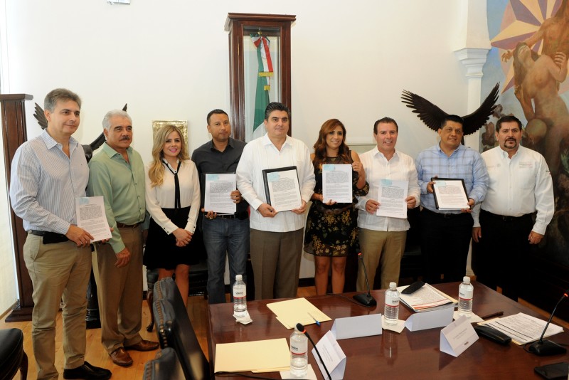 Entrega Estado recursos a municipios
