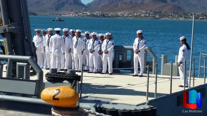 Peña Nieto encabeza en Guaymas festejos por Día de la Armada